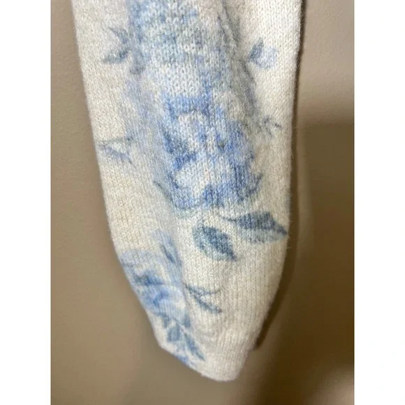 Sincerely Jules Blue Floral Crop Sweater V Neck Knit Top Medium Cottagecore Boho - Picture 5 of 8